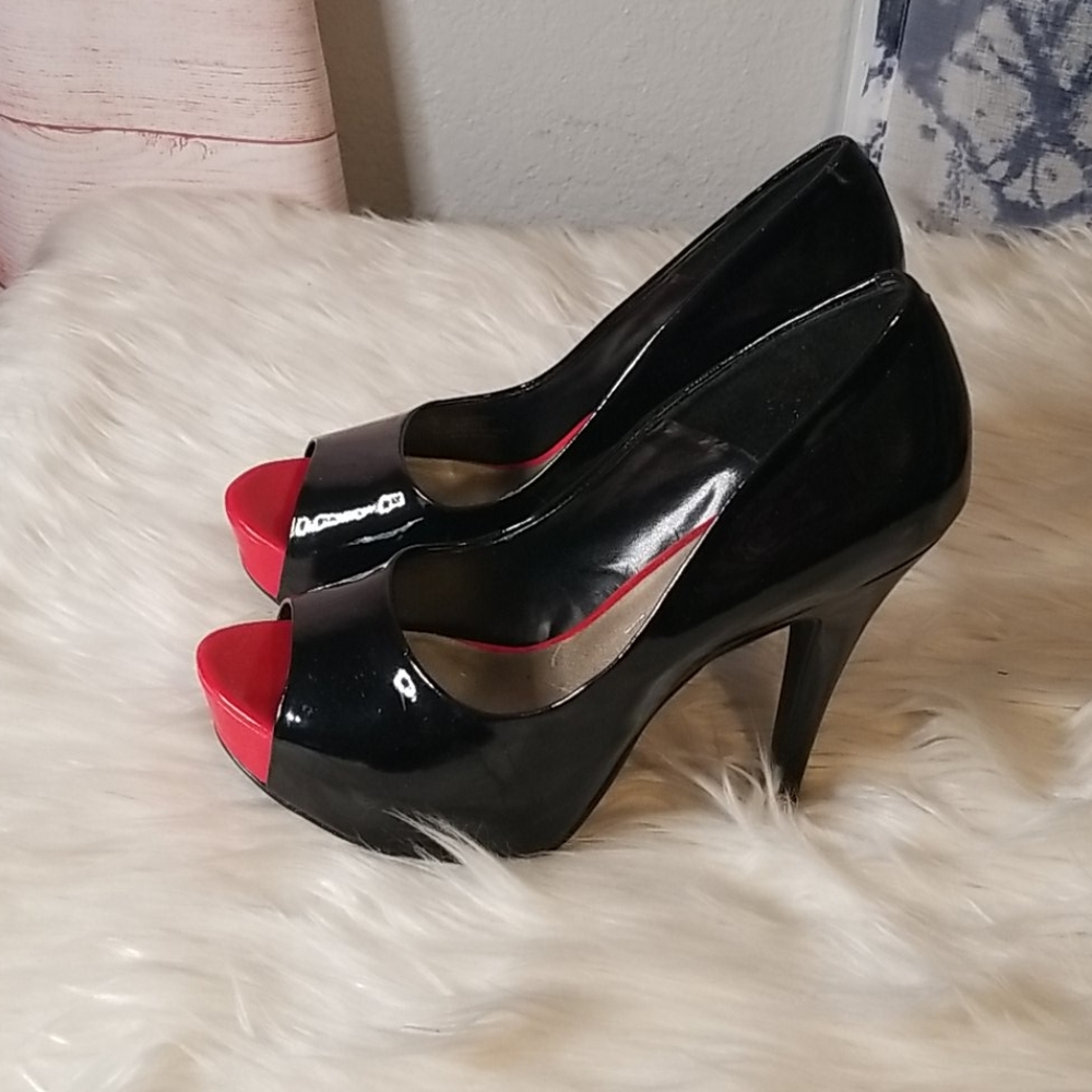 Jessica Simpson Faux Leather Red/Black Pumps